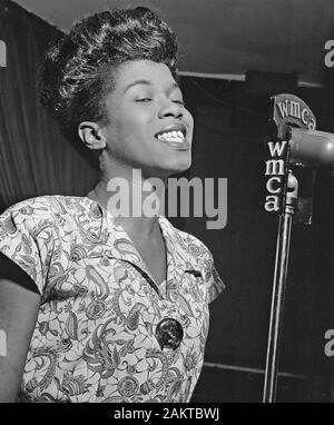 American Jazz Singer Sarah Vaughan Stock Photo - Alamy