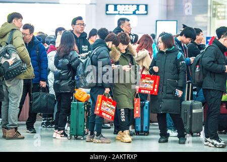 Chinese passengers crowd the terminal at the North Shenyang Railway Station before boarding trains to go back home for the upcoming Chinese New Year d Stock Photo