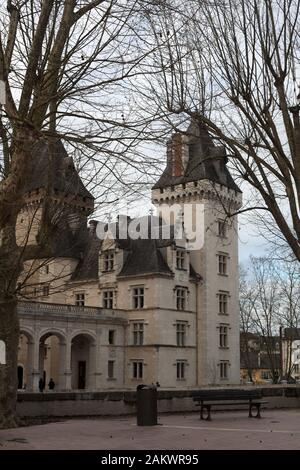 East front of Musée national du chateau de Pau, birthplace of king Henri IV (13th December 1553) , Pyrénées Atlantiques, Nouvelle Aquitaine, France Stock Photo