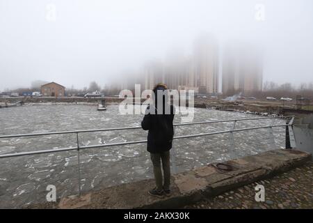 Saint-Petersburg, Russia. 10th Jan, 2020. A man at the banks of Neva during heavy fog. Credit: Sergei Mikhailichenko/SOPA Images/ZUMA Wire/Alamy Live News Stock Photo