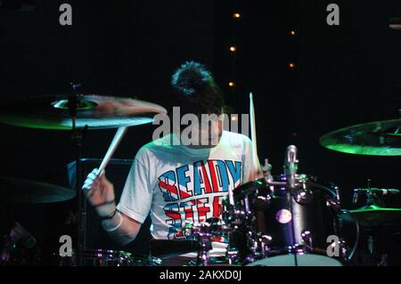 Milan Italy 12/05/2005 live concert of the Oasis at the Alcatraz : Tony McCarroll on drums Stock Photo