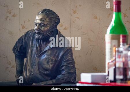 A life sized bronze statue of Ernest Hemingway stands at the bar in El Floridita , Havana, Cuba Stock Photo