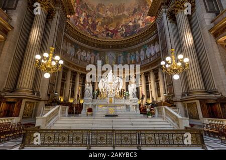 Alter of L'Eglise Sainte-Marie-Madeleine - or Madeleine Church, Paris, Ile-de-France, France Stock Photo