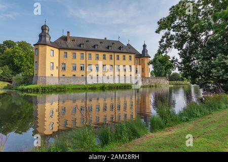 Juechen -  View to Stronghold at Castle Dyck,  with Moat,  North Rhine Westphalia, Germany, Juechen 25.08.2017 Stock Photo