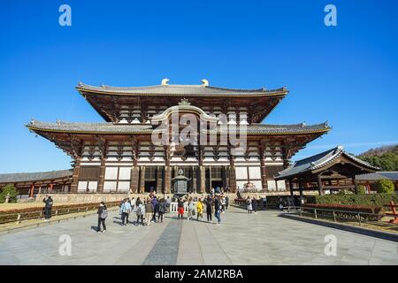 Nara, Japan - December 16, 2019 : The greatest wooden building in the world Todaiji Temple, this is the most famous travel destinations of Nara city i Stock Photo