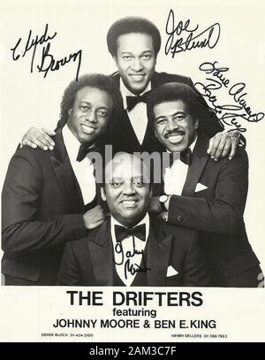 THE DRIFTERS Signed promotional photo of American vocal group about 1959 Stock Photo