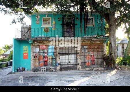 A rundown, closed, abandoned convenience store in Nassau, the Bahamas Stock Photo