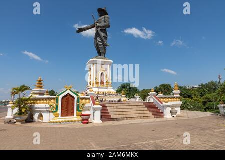 VIENTIANE, LAOS - OCTOBER 17, 2019:  The King Chao Anouvong, 1767-1829, reigned in Laos 1805-1828, statue erected in 2010 in a park honoring his name Stock Photo