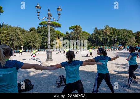 Street Workout Green Genius, group of people exercising outdoors at Terraza del Pincio, Villa Borghese city park, Rome, Italy Stock Photo