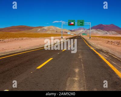 Landscape of Paso Sico marking the Chile-Argentina border, where the Ruta del Desierto starts on his way to San Pedro de Atacama, Antofagasta, Chile Stock Photo