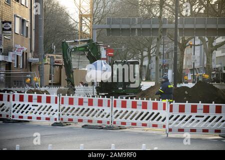 Dortmund, Germany. 12th Jan, 2020. An excavator is standing at one of the suspected bomber sites in the city centre. Because of the suspicion of four aerial bombs from the Second World War, thousands of people have to leave the danger zone. If the suspicions are confirmed, the bombs are to be defused today. Credit: Henning Kaiser/dpa/Alamy Live News Stock Photo