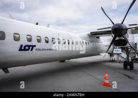 Bombardier Q400 NextGen 模型 Aircraft Bombardier Q400 Luxair | Modelsnavigator.com