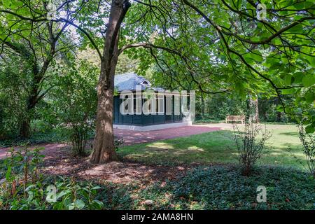 Krefeld - View from Park to Garden-Cabin at Museum House Esters, built  between 1928 und 1931 by Mies van der Rohe, North Rhine Westphalia, Germany, 2 Stock Photo