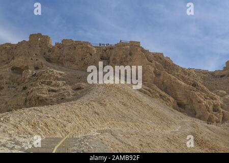 Westansicht mit römischer Belagerungsrampe, Festungsanlage, Ruinen von Masada, Israel Stock Photo