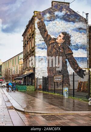 Glasgow Hootenanny bar in Howard Street Glasgow Scotland UK with  mural reproducing Jack Vettriano’s painting Dr Connolly I Presume seen from Dixon St Stock Photo