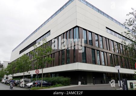 Gebäude des Max-Planck-Institut für Biologie des Alterns auf dem Campus der Universitätsklinik Köln, Nordrhein-Westfalen, Deutschland Stock Photo