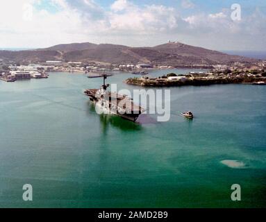 The U.S. Navy training carrier USS Lexington (AVT-16) underway as it departs Naval Station Guantanamo Bay, Cuba, circa 1991 Stock Photo