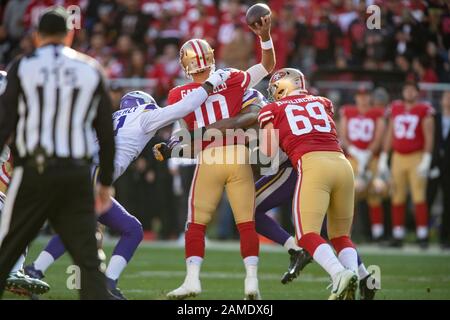 Landover, MD, USA. 12th Nov, 2017. Washington Redskins offensive tackle  Trent Williams (71) and Minnesota Vikings defensive end Stephen Weatherly ( 91) battle during the matchup between the Minnesota Vikings and the  Washington