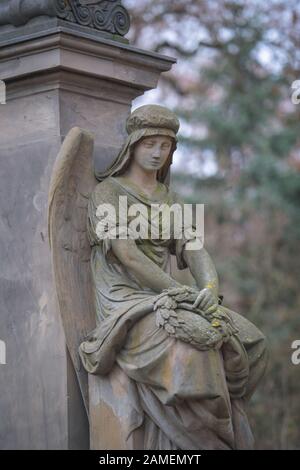 Trauerfigur Engel, Dorotheenstädtischer Friedhof, Chausseestraße, Mitte, Berlin, Deutschland Stock Photo