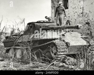 German Panther tank in Hungary, 1945 Stock Photo: 37010235 - Alamy