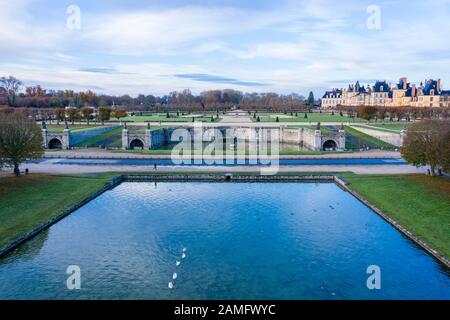 France, Seine et Marne, Fontainebleau, park and Chateau royal de Fontainebleau listed as World Heritage by UNESCO, the Grand Canal in the foreground ( Stock Photo