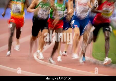Doha, Katar. 05th Oct, 2019. Feature, crowd, field action, dynamic, blurred, legs, legs, runners, semifinals 1500m men, on 04.10.2019 World Athletics Championships 2019 in Doha/Qatar, from 27.09. - 10.10.2019. Â | usage worldwide Credit: dpa/Alamy Live News Stock Photo