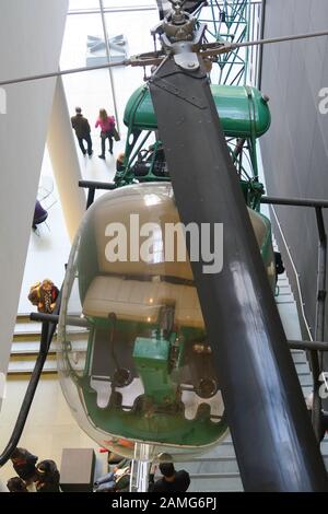 1945 Belll-47D1 Helicopter in the Museum of Modern Art, NYC Stock Photo