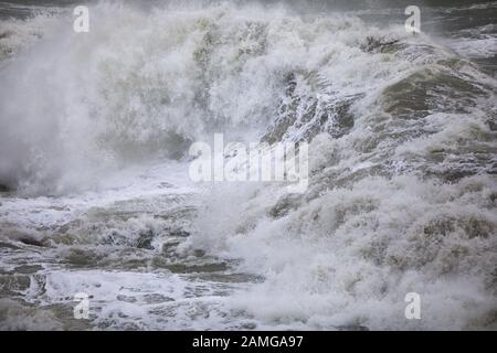 Heavy Waves Break In County Cork Ireland Stock Photo