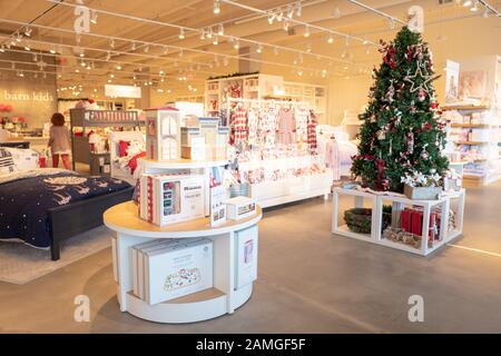 Pottery barn store hi-res stock photography and images - Alamy