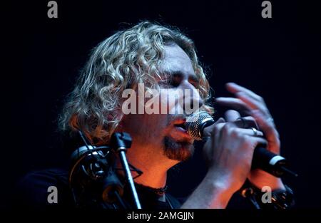 Chad Kroeger, singer of Canadian rock band 'Nickelbag', sings at the