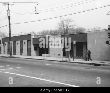 Black and white photograph of the exterior view of the New Dorp Regional Branch of the New York Public Library, Staten Island, New York City, United States, 1972. From the New York Public Library. () Stock Photo