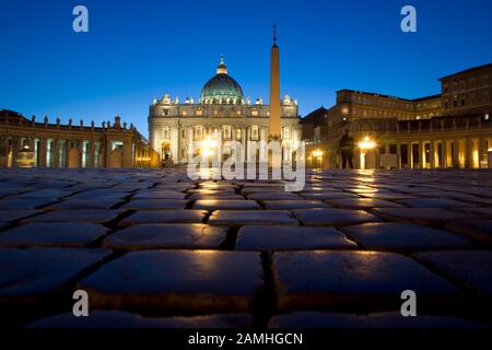 St Peter's Basilica at dusk, Vatican City, Rome, Italy Stock Photo