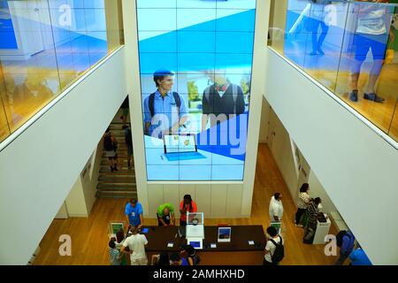 Visitors at the Microsoft store in Midtown Manhattan, New York City Stock Photo