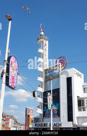 The White Tower, Art Deco Casino Building Pleasure Beach, Ocean Boulevard, Promenade, Blackpool, Lancashire, England, United Kingdom Stock Photo