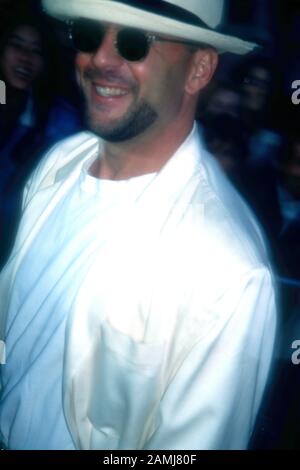 Westwood, California, USA 18th May 1995 Actor Bruce Willis attends 'Die Hard 3' Premiere on May 18, 1995 at Regency Village Theatre in Westwood, California, USA. Photo by Barry King/Alamy Stock Photo Stock Photo