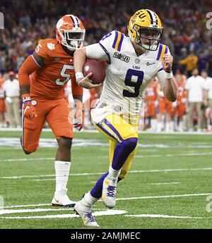 LSU's quarterback Joe Burrow runs for 29 yards to set up a