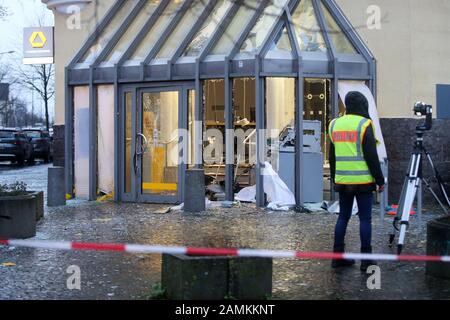 Kiel, Germany. 14th Jan, 2020. Numerous broken panes of glass can be seen in the morning at a bank branch. Unknown persons have tried to blow up an ATM in a bank in Kiel early in the morning. At first it was unclear whether the vending machine was broken into and money stolen in the process, as the press spokesman for the state criminal investigation department in Kiel said. Credit: Bodo Marks/dpa/Ģ����ý Live News Stock Photo