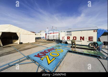 The circus Krone is going on tour with bag and baggage, the first stop where the 'small town' is being built is the Theresienwiese in Munich. [automated translation] Stock Photo