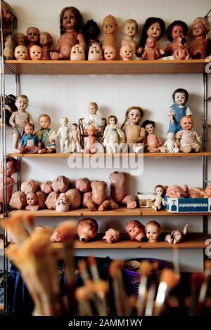 Doll spare parts store in the workshop of doll restorer Hermann Hartmann in Kaufbeuren. [automated translation] Stock Photo