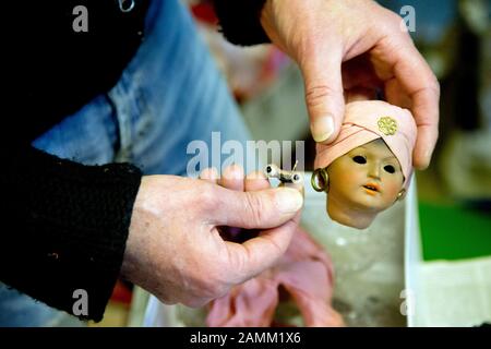 Doll spare parts store in the workshop of doll restorer Hermann Hartmann in Kaufbeuren. The picture shows a pair of eyes for an exotic doll. [automated translation] Stock Photo