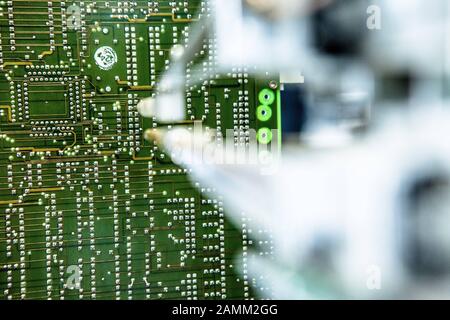 The electronics of passenger trains are checked and, if necessary, repaired at the new Electronic Central Works Munich (EZW) of the Bahn subsidiary Fahrzeuginstandhaltung GmbH at Bertha-Kipfmüller-Straße 48 in Neuaubing. In the picture all components of a board are tested in the ITC tester [automated translation] Stock Photo