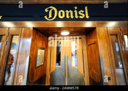 The traditional Bavarian restaurant 'Donisl' at Marienplatz presents itself in fresh splendor after the renovation. [automated translation] Stock Photo