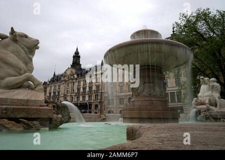 Opening of the 2016 Munich fountain season: in the picture, the Wittelsbach Fountain on Lenbachplatz, which was built by Adolf von Hildebrand in 1895, is turned up again after the winter break. [automated translation] Stock Photo