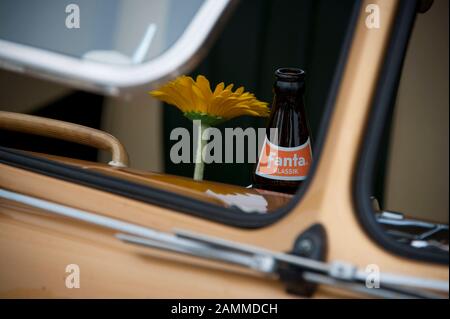 Vintage car show to mark the start of construction of the planned 'Motorworld Freimann' event trailer in the former repair shop between Maria-Probst-Strasse and Lilienthalallee. The picture shows a Fanta bottle in retro design and a flower in an old VW bus. [automated translation] Stock Photo