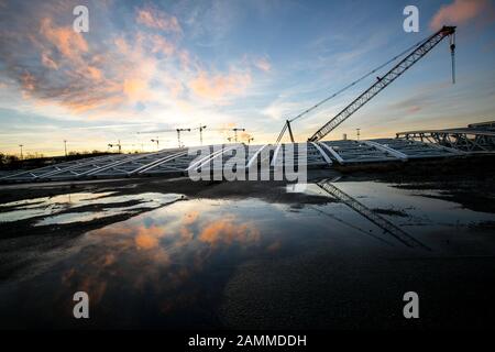 Roof racks for the new exhibition halls C5 and C6 are stored at the Riem exhibition centre. [automated translation] Stock Photo