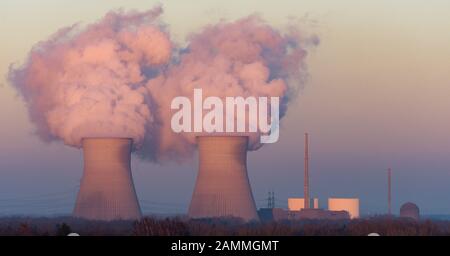 In Gundremmingen, water vapour will pour out of the cooling towers of the nuclear power plant on 07.12.2017. The Gundremmingen nuclear power plant is the most powerful in Germany. Block B will be shut down as part of the energy turnaround on 31.12.2017. [automated translation] Stock Photo