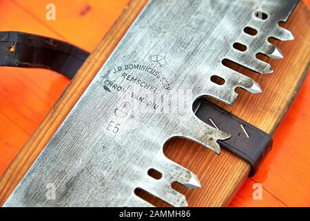 Wiagsog cutting of the Burschenvereine BV Ascholding, BV Hearoa, BV Königsdorf and the Landjugend Lenggries, Festzelt am Reutberg, 30th Josefifest, Sachsenkam, 18.03.2018 [automated translation] Stock Photo