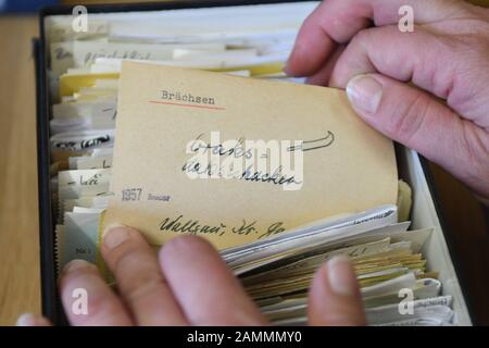 Work on the research and edition project 'Bavarian Dictionary' in the premises of the Bavarian Academy of Sciences in the northeast wing of the Munich Residence. After decades of research, volumes 1-3 have been published to date. The picture shows old index cards from one of the numerous card boxes. [automated translation] Stock Photo