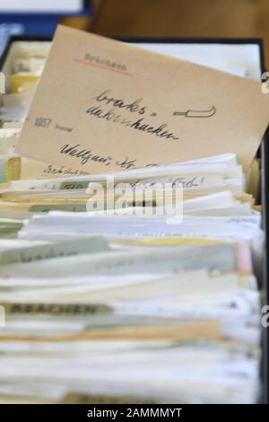 Work on the research and edition project 'Bavarian Dictionary' in the premises of the Bavarian Academy of Sciences in the northeast wing of the Munich Residence. After decades of research, volumes 1-3 have been published to date. The picture shows old index cards from one of the numerous card boxes. [automated translation] Stock Photo