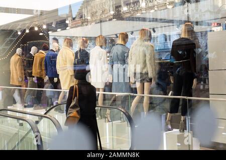 Shop window dolls in the window of the Galeria Kaufhof at Marienplatz ...